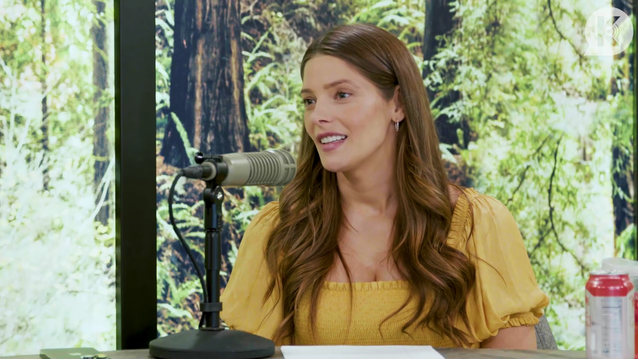 Ashley-Greene-dot-nl_TheTwilightEffect-BreakingDawnPart2-RewatchPart1of3-0694.jpg