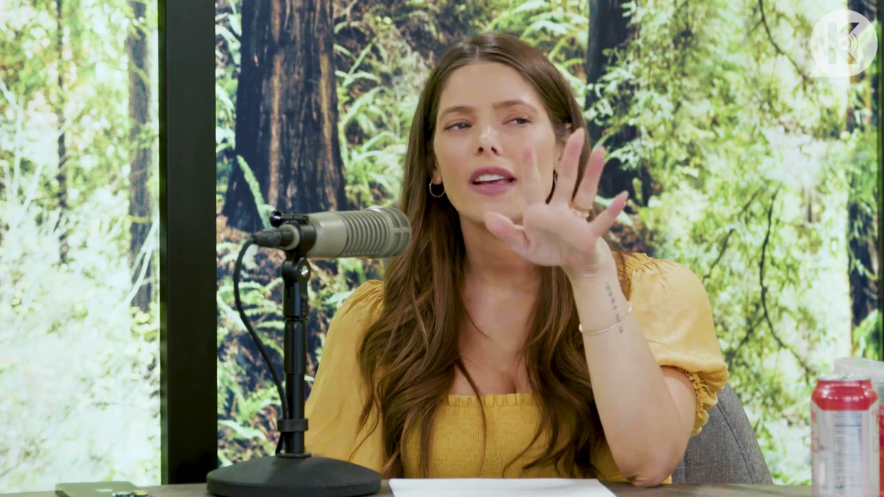 Ashley-Greene-dot-nl_TheTwilightEffect-BreakingDawnPart2-RewatchPart1of3-0705.jpg