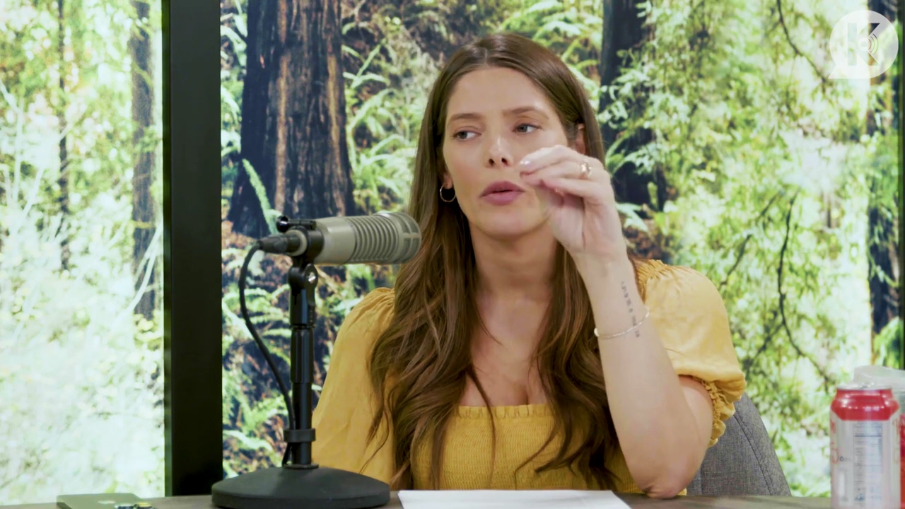 Ashley-Greene-dot-nl_TheTwilightEffect-BreakingDawnPart2-RewatchPart1of3-0706.jpg