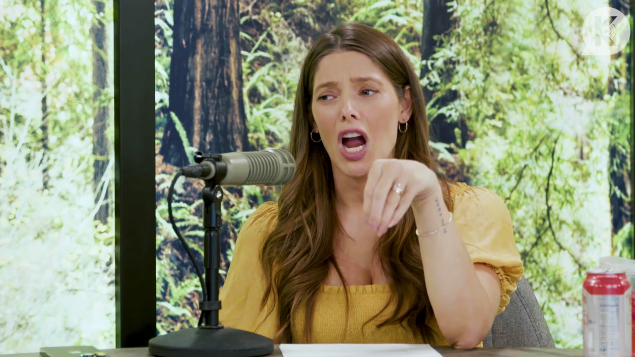 Ashley-Greene-dot-nl_TheTwilightEffect-BreakingDawnPart2-RewatchPart1of3-0707.jpg