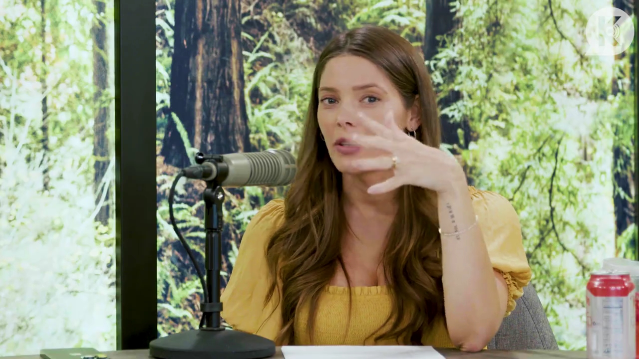 Ashley-Greene-dot-nl_TheTwilightEffect-BreakingDawnPart2-RewatchPart1of3-0710.jpg