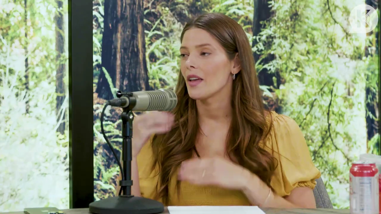 Ashley-Greene-dot-nl_TheTwilightEffect-BreakingDawnPart2-RewatchPart1of3-0728.jpg