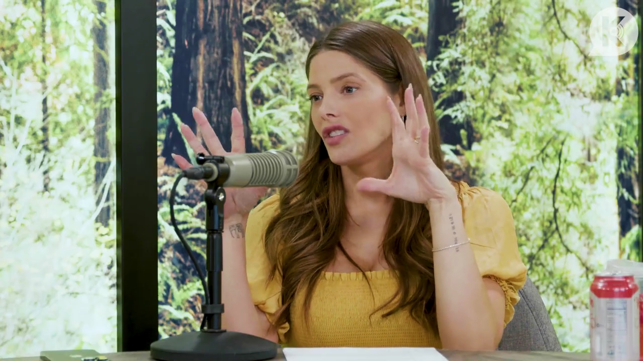 Ashley-Greene-dot-nl_TheTwilightEffect-BreakingDawnPart2-RewatchPart1of3-0730.jpg