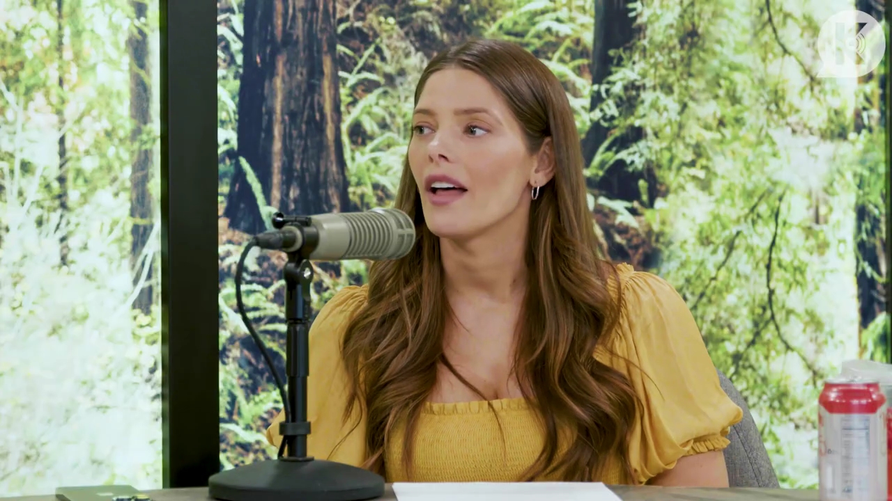 Ashley-Greene-dot-nl_TheTwilightEffect-BreakingDawnPart2-RewatchPart1of3-0741.jpg