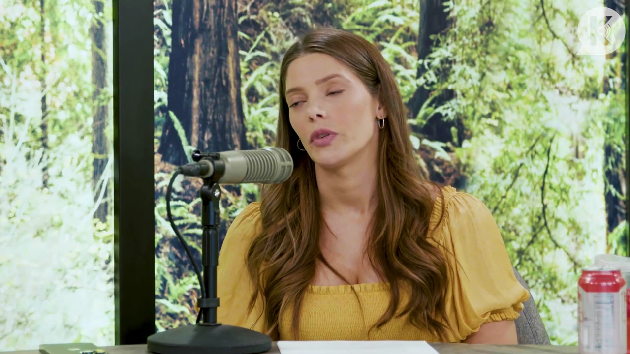 Ashley-Greene-dot-nl_TheTwilightEffect-BreakingDawnPart2-RewatchPart1of3-0752.jpg
