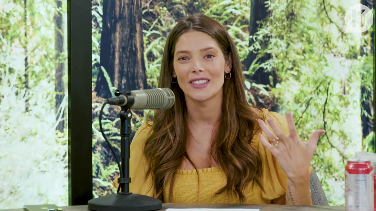 Ashley-Greene-dot-nl_TheTwilightEffect-BreakingDawnPart2-RewatchPart1of3-0904.jpg