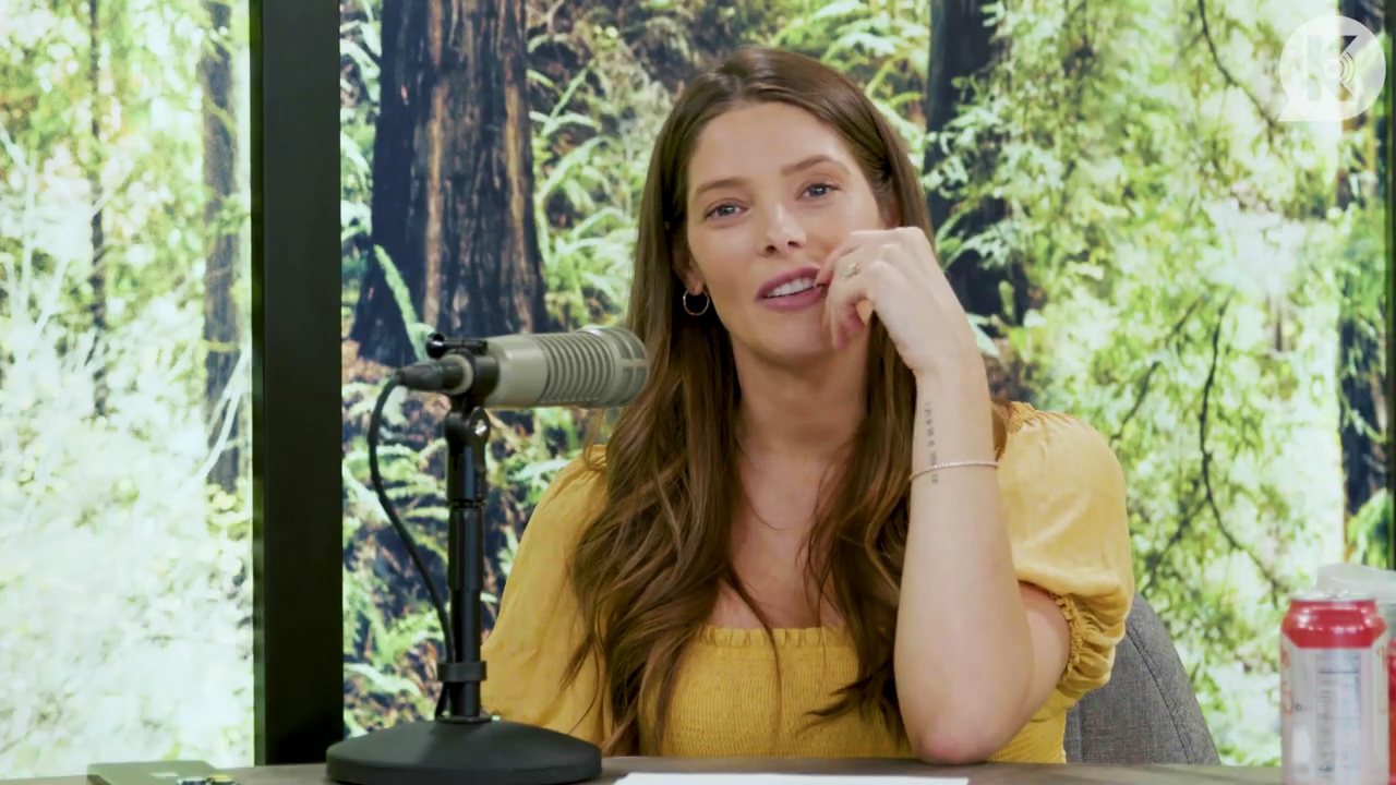 Ashley-Greene-dot-nl_TheTwilightEffect-BreakingDawnPart2-RewatchPart1of3-0918.jpg