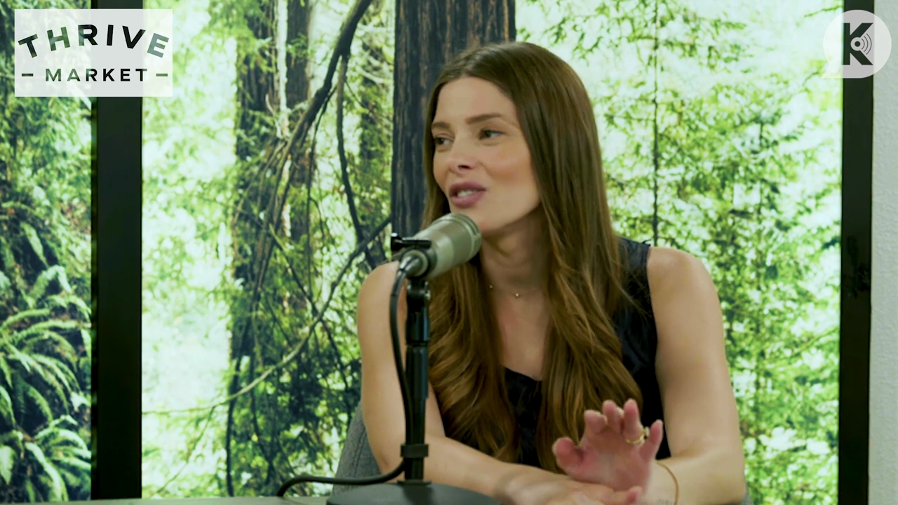 Ashley-Greene-dot-nl_TheTwilightEffect-BreakingDawnPart2-RewatchPart1of3-1018.jpg