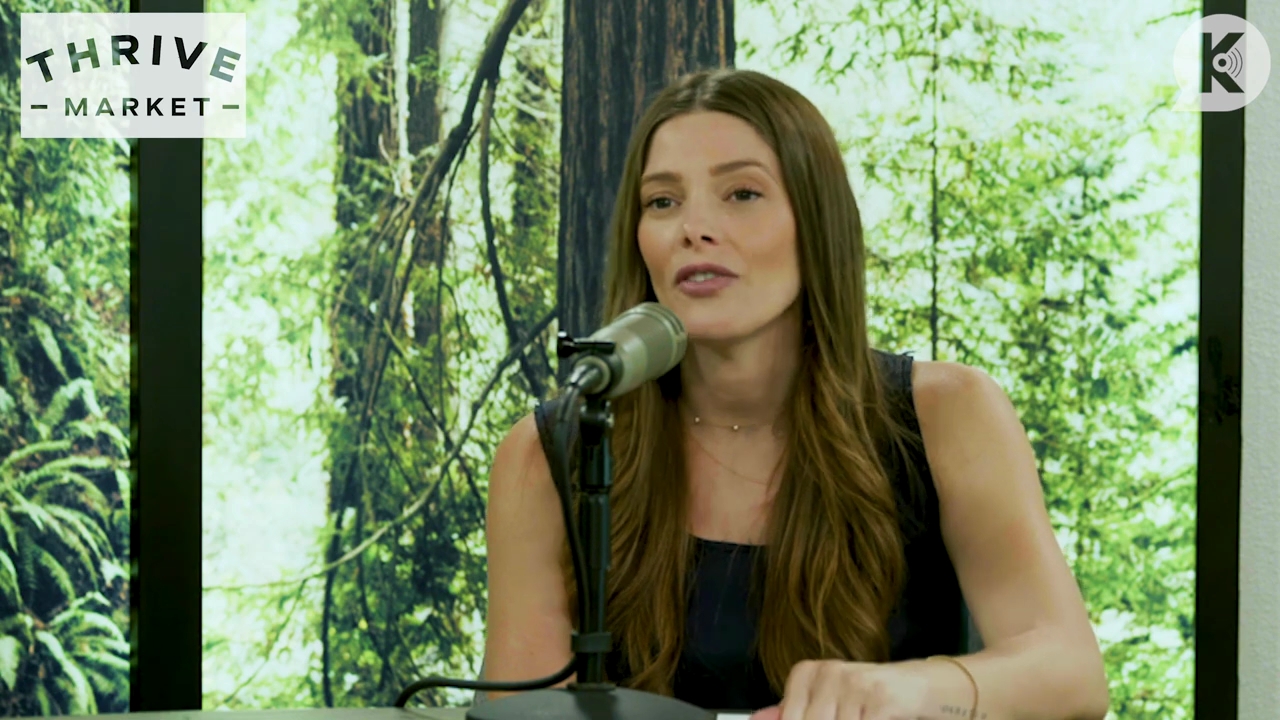 Ashley-Greene-dot-nl_TheTwilightEffect-BreakingDawnPart2-RewatchPart1of3-1117.jpg