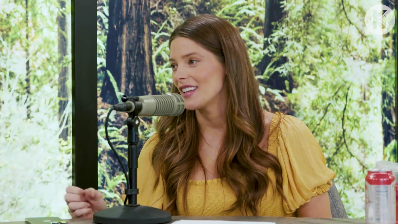 Ashley-Greene-dot-nl_TheTwilightEffect-BreakingDawnPart2-RewatchPart1of3-1287.jpg