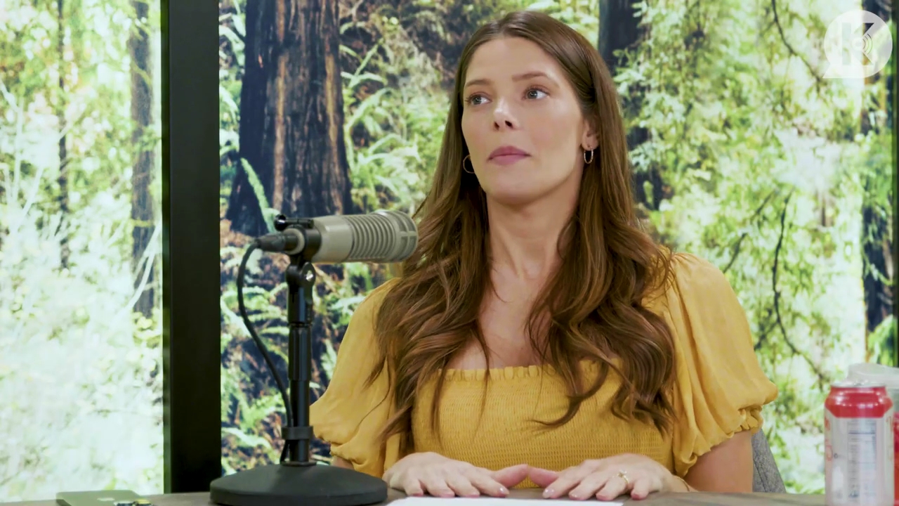 Ashley-Greene-dot-nl_TheTwilightEffect-BreakingDawnPart2-RewatchPart1of3-1291.jpg