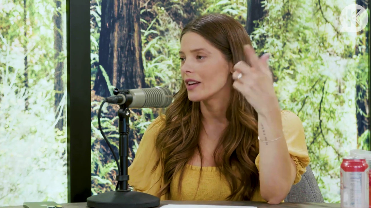 Ashley-Greene-dot-nl_TheTwilightEffect-BreakingDawnPart2-RewatchPart1of3-1306.jpg