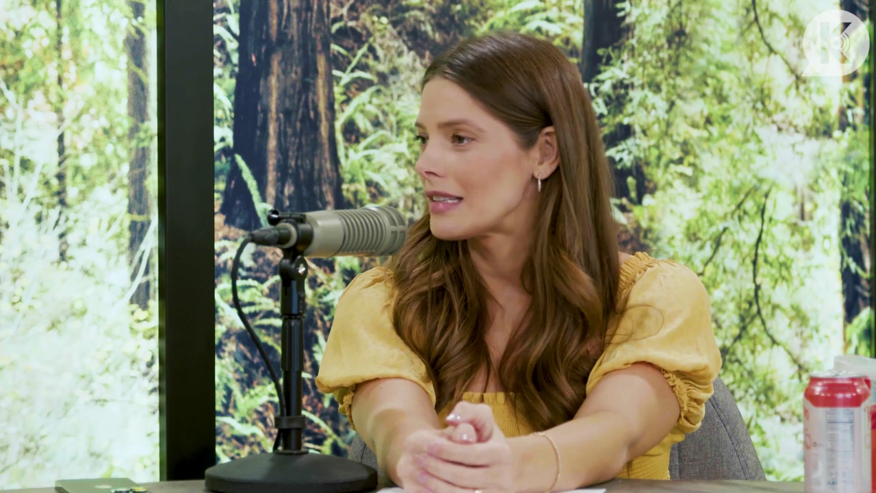 Ashley-Greene-dot-nl_TheTwilightEffect-BreakingDawnPart2-RewatchPart1of3-1416.jpg