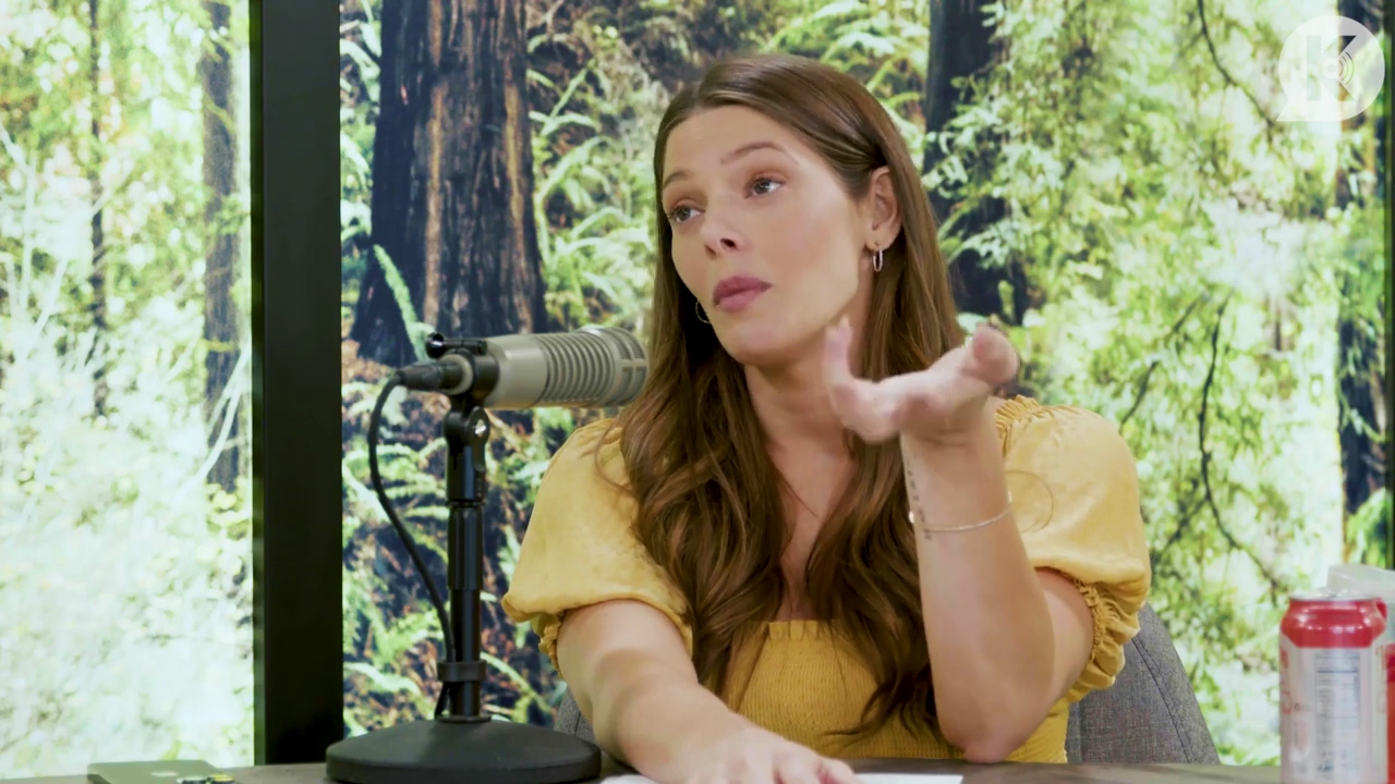 Ashley-Greene-dot-nl_TheTwilightEffect-BreakingDawnPart2-RewatchPart1of3-1456.jpg