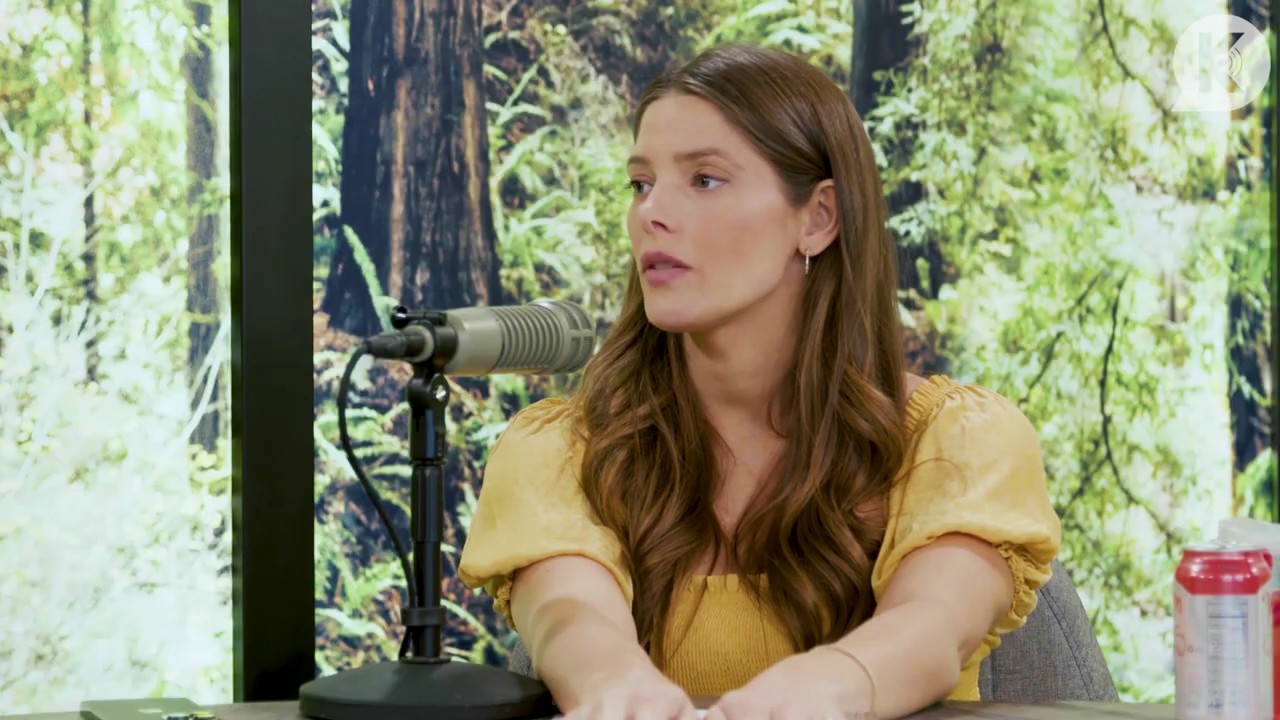Ashley-Greene-dot-nl_TheTwilightEffect-BreakingDawnPart2-RewatchPart1of3-1501.jpg