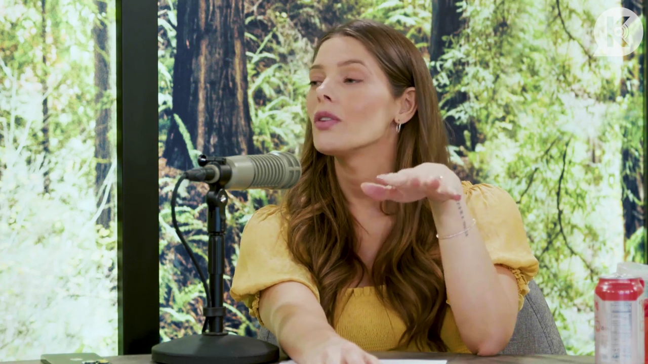 Ashley-Greene-dot-nl_TheTwilightEffect-BreakingDawnPart2-RewatchPart1of3-1531.jpg