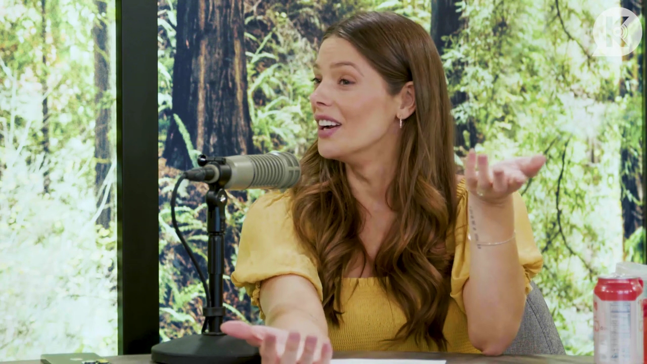 Ashley-Greene-dot-nl_TheTwilightEffect-BreakingDawnPart2-RewatchPart1of3-1539.jpg