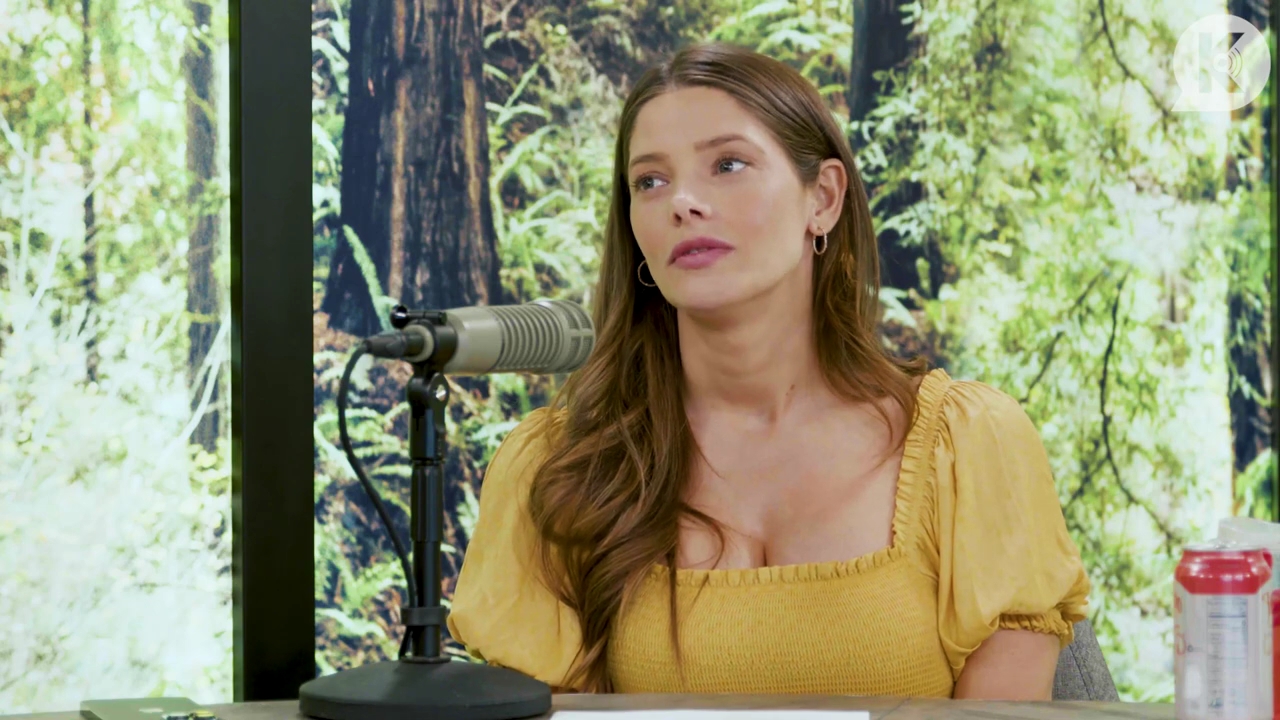 Ashley-Greene-dot-nl_TheTwilightEffect-BreakingDawnPart2-RewatchPart1of3-1710.jpg