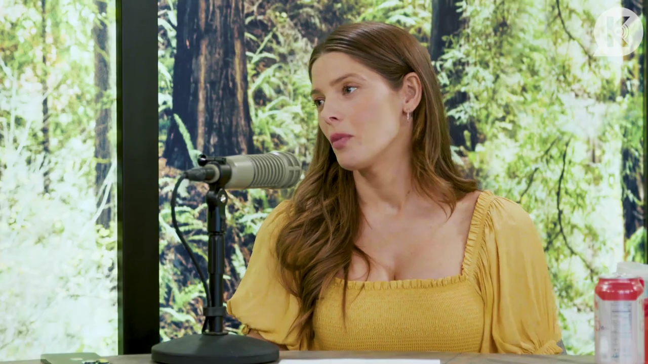 Ashley-Greene-dot-nl_TheTwilightEffect-BreakingDawnPart2-RewatchPart1of3-1716.jpg