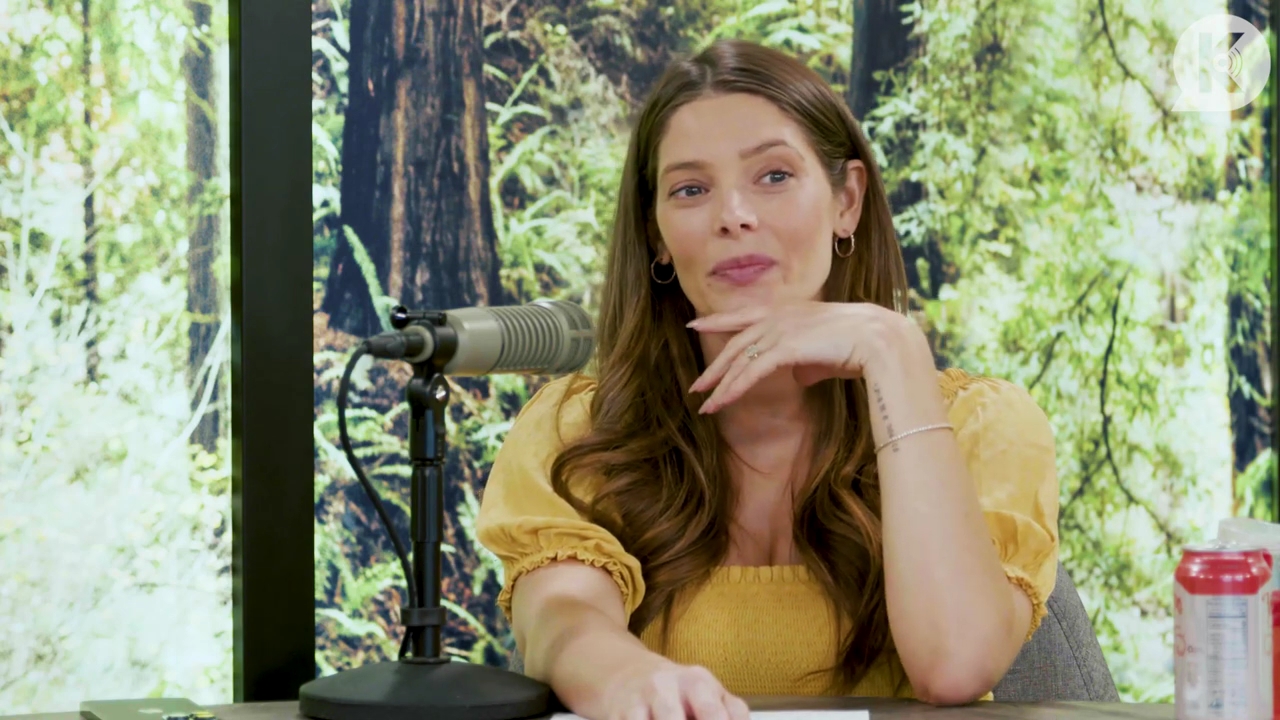 Ashley-Greene-dot-nl_TheTwilightEffect-BreakingDawnPart2-RewatchPart1of3-1770.jpg