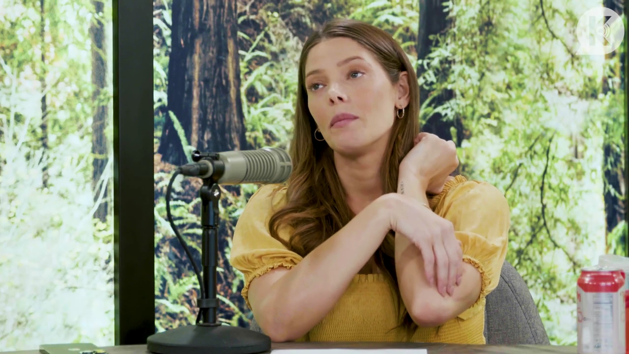 Ashley-Greene-dot-nl_TheTwilightEffect-BreakingDawnPart2-RewatchPart1of3-1786.jpg