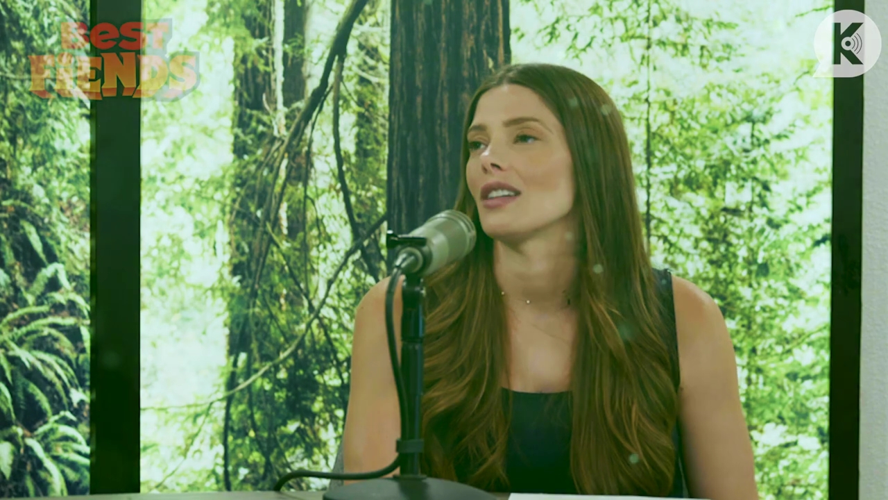 Ashley-Greene-dot-nl_TheTwilightEffect-BreakingDawnPart2-RewatchPart1of3-1910.jpg