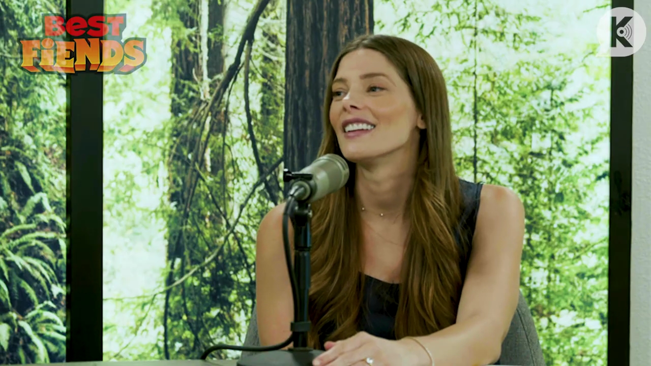 Ashley-Greene-dot-nl_TheTwilightEffect-BreakingDawnPart2-RewatchPart1of3-1968.jpg