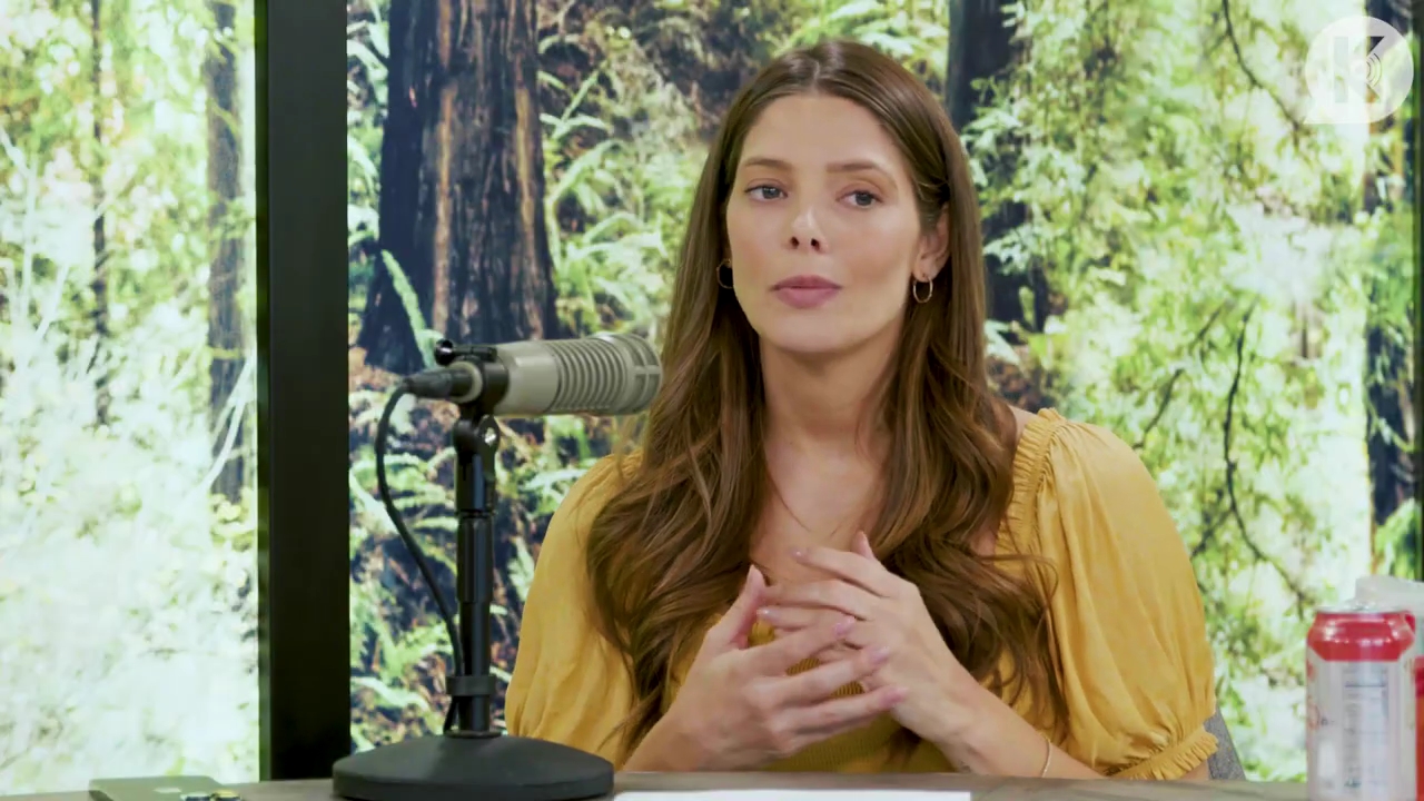 Ashley-Greene-dot-nl_TheTwilightEffect-BreakingDawnPart2-RewatchPart1of3-2117.jpg