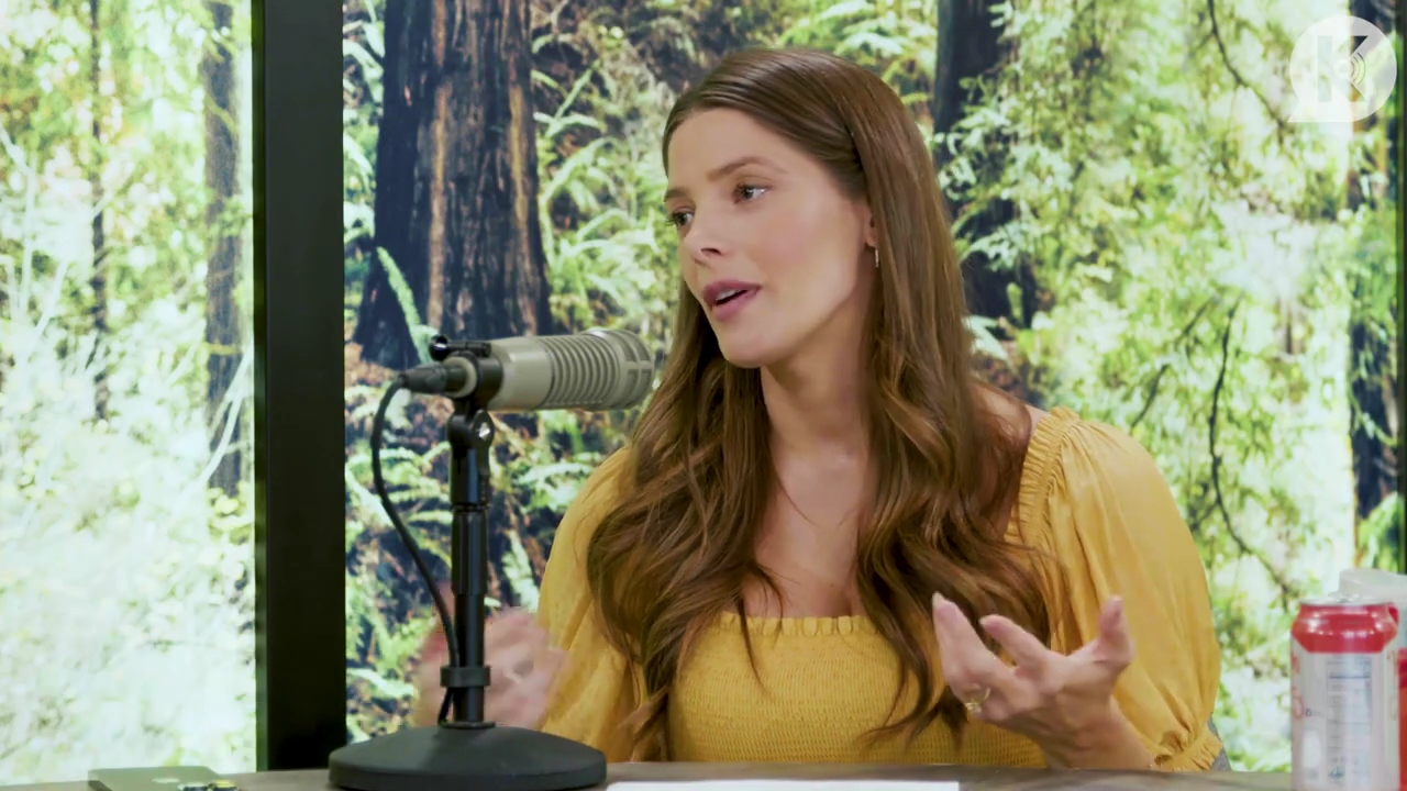 Ashley-Greene-dot-nl_TheTwilightEffect-BreakingDawnPart2-RewatchPart1of3-2129.jpg