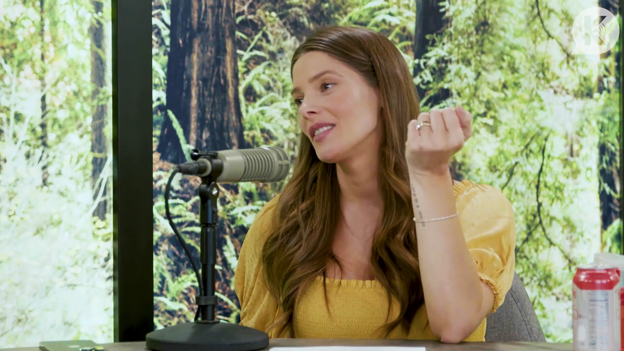 Ashley-Greene-dot-nl_TheTwilightEffect-BreakingDawnPart2-RewatchPart1of3-2138.jpg