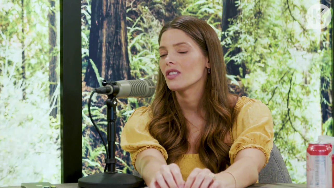Ashley-Greene-dot-nl_TheTwilightEffect-BreakingDawnPart2-RewatchPart1of3-2171.jpg