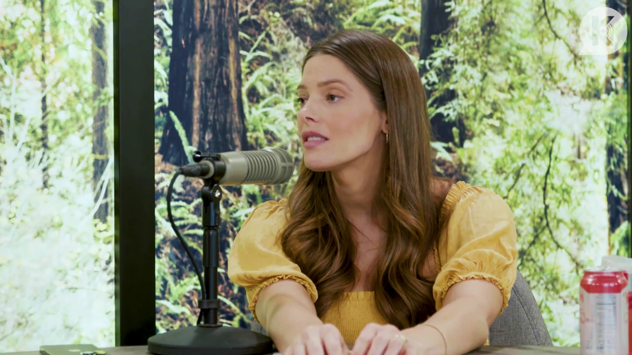 Ashley-Greene-dot-nl_TheTwilightEffect-BreakingDawnPart2-RewatchPart1of3-2173.jpg