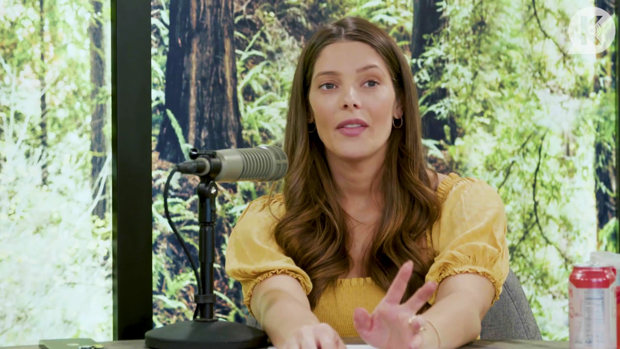 Ashley-Greene-dot-nl_TheTwilightEffect-BreakingDawnPart2-RewatchPart1of3-2181.jpg