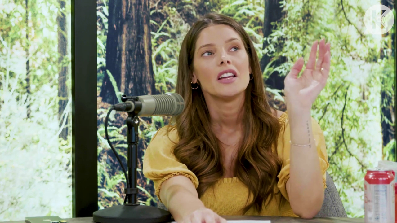 Ashley-Greene-dot-nl_TheTwilightEffect-BreakingDawnPart2-RewatchPart1of3-2186.jpg