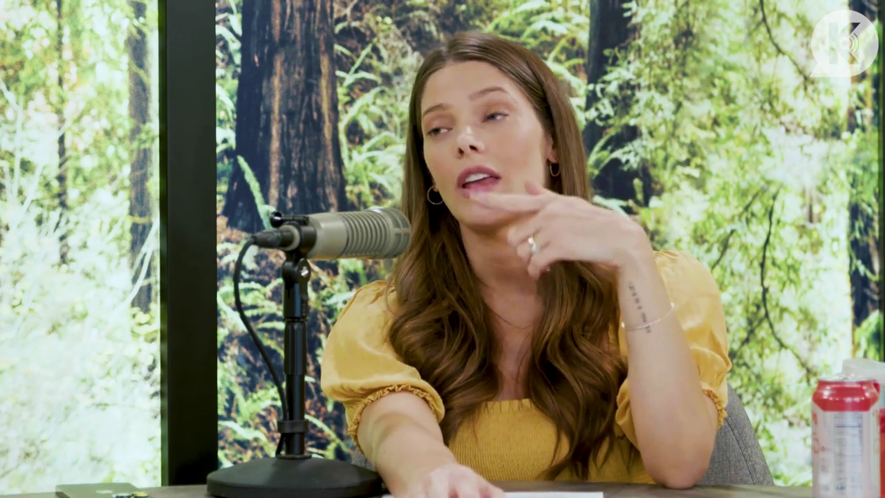 Ashley-Greene-dot-nl_TheTwilightEffect-BreakingDawnPart2-RewatchPart1of3-2189.jpg