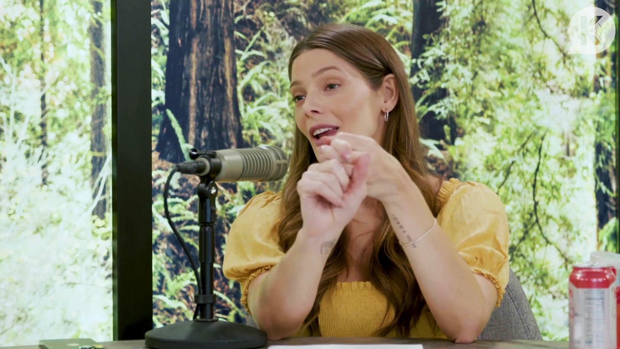 Ashley-Greene-dot-nl_TheTwilightEffect-BreakingDawnPart2-RewatchPart1of3-2250.jpg