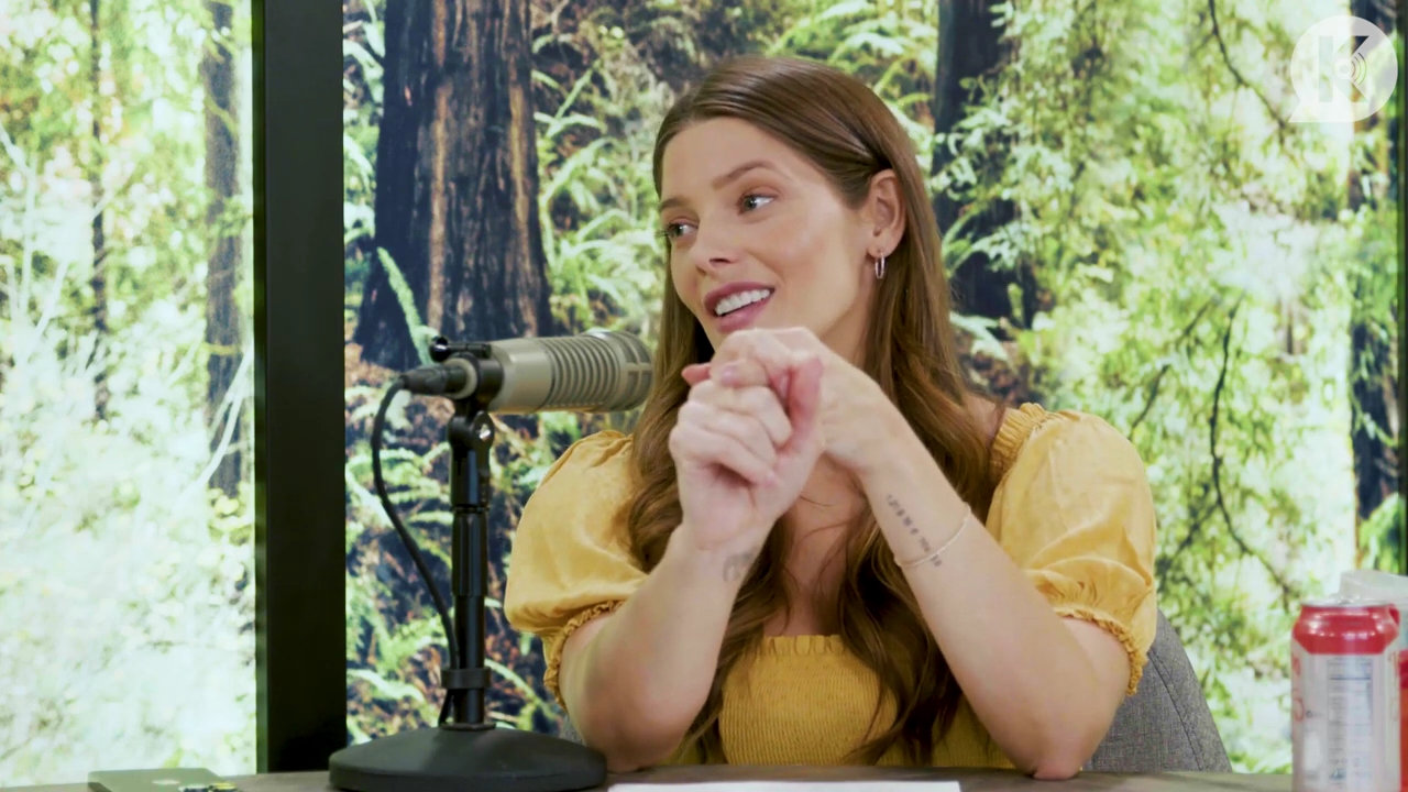 Ashley-Greene-dot-nl_TheTwilightEffect-BreakingDawnPart2-RewatchPart1of3-2251.jpg
