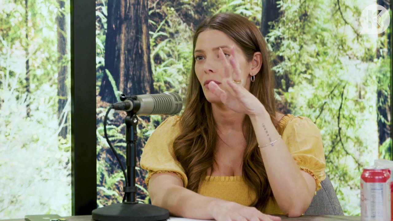 Ashley-Greene-dot-nl_TheTwilightEffect-BreakingDawnPart2-RewatchPart1of3-2400.jpg