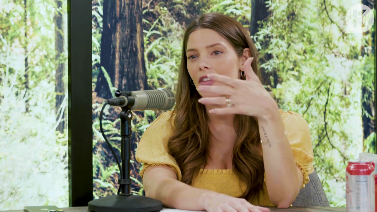 Ashley-Greene-dot-nl_TheTwilightEffect-BreakingDawnPart2-RewatchPart1of3-2406.jpg
