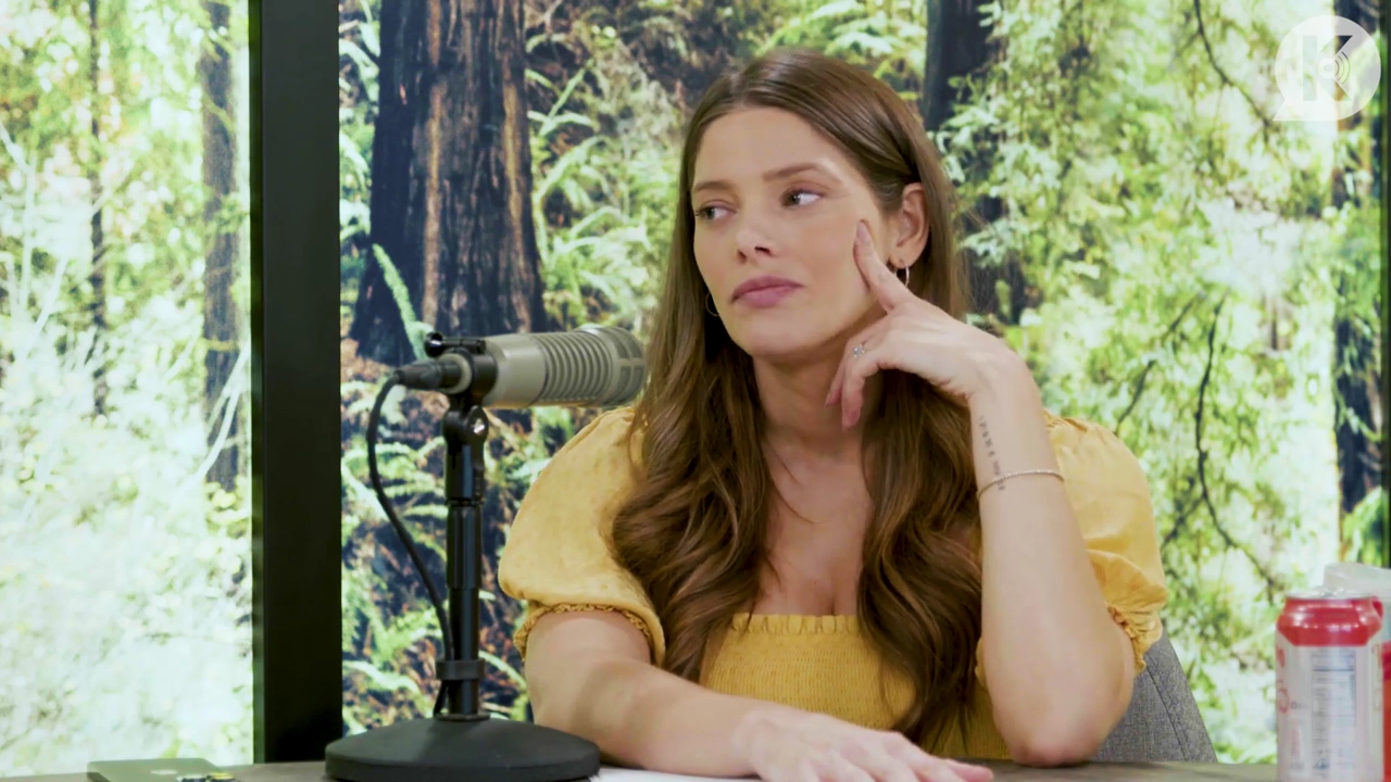 Ashley-Greene-dot-nl_TheTwilightEffect-BreakingDawnPart2-RewatchPart1of3-2413.jpg