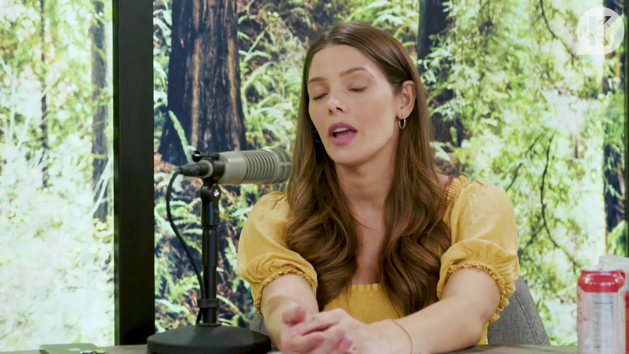 Ashley-Greene-dot-nl_TheTwilightEffect-BreakingDawnPart2-RewatchPart1of3-2510.jpg