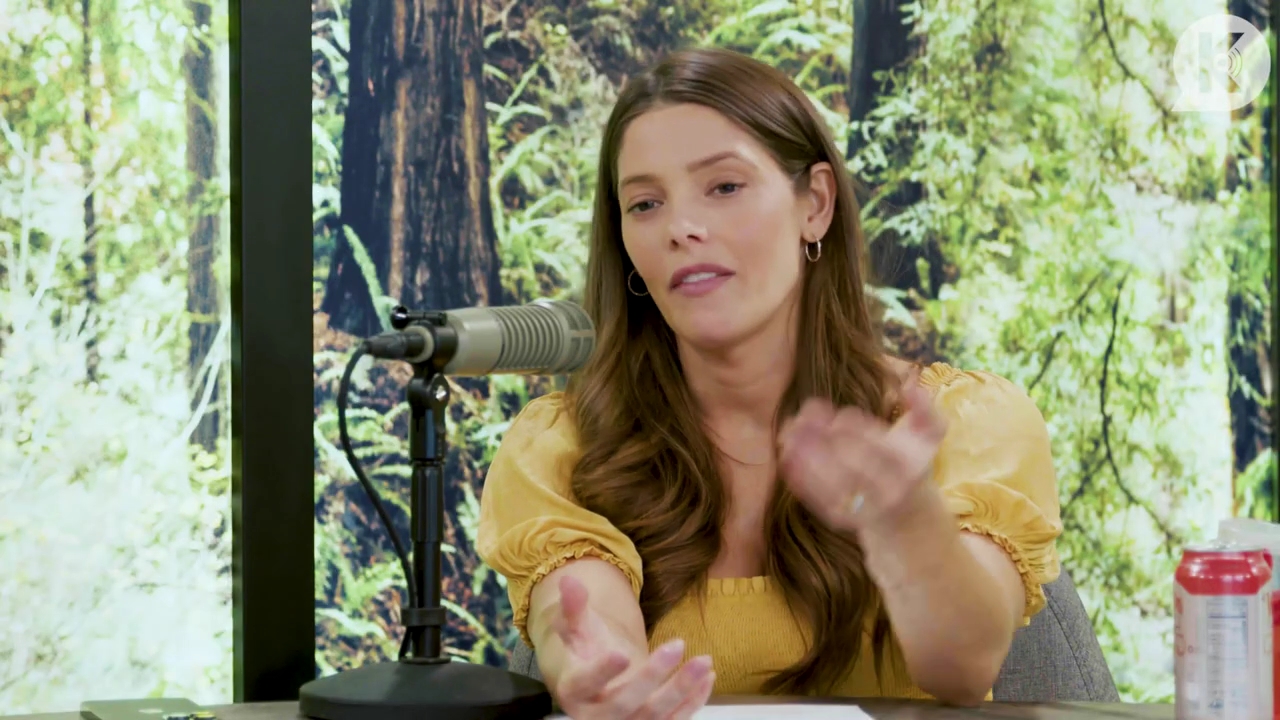 Ashley-Greene-dot-nl_TheTwilightEffect-BreakingDawnPart2-RewatchPart1of3-2514.jpg