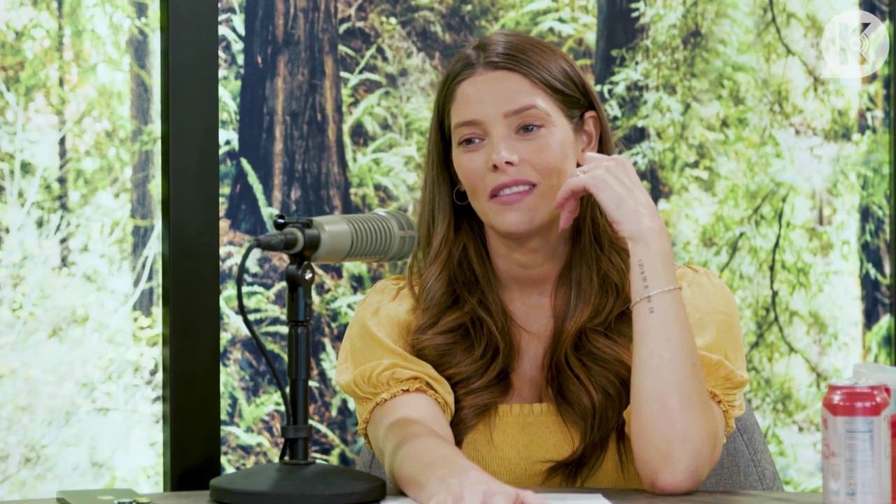 Ashley-Greene-dot-nl_TheTwilightEffect-BreakingDawnPart2-RewatchPart1of3-2541.jpg