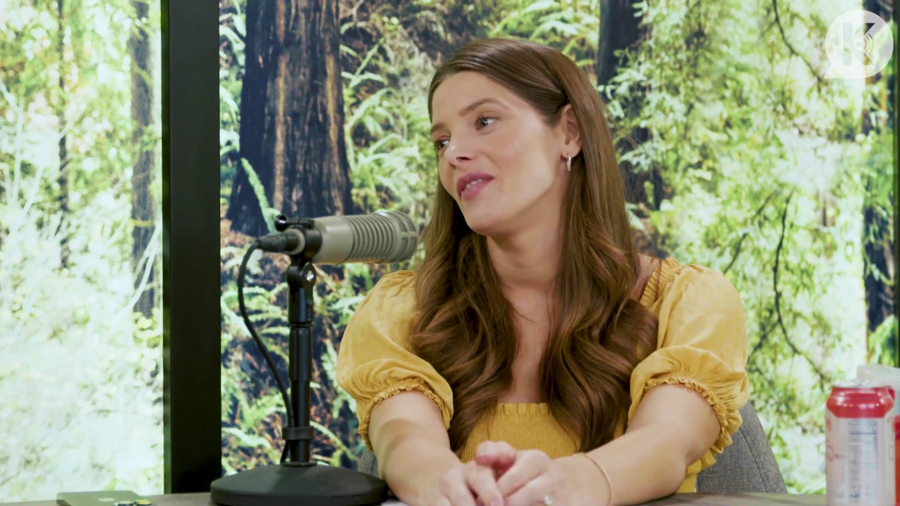 Ashley-Greene-dot-nl_TheTwilightEffect-BreakingDawnPart2-RewatchPart1of3-2589.jpg