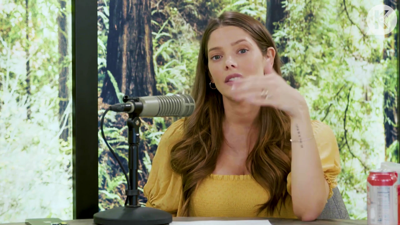 Ashley-Greene-dot-nl_TheTwilightEffect-BreakingDawnPart2-RewatchPart1of3-2717.jpg