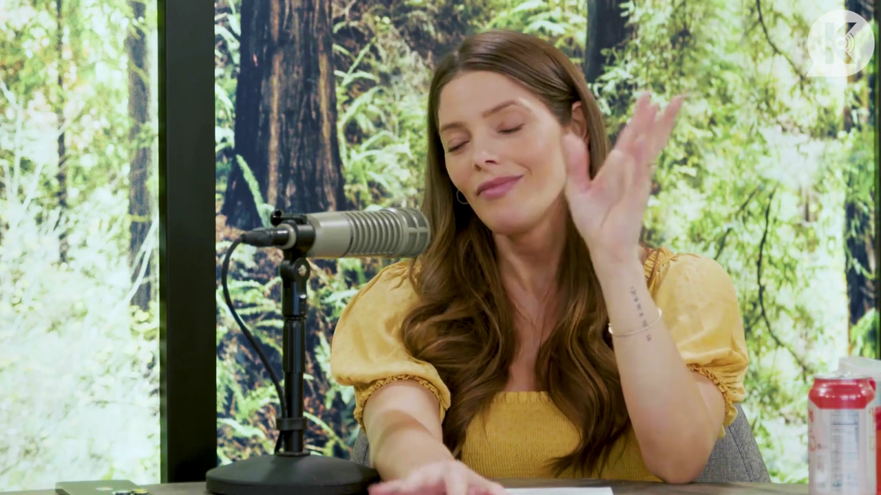 Ashley-Greene-dot-nl_TheTwilightEffect-BreakingDawnPart2-RewatchPart1of3-2827.jpg