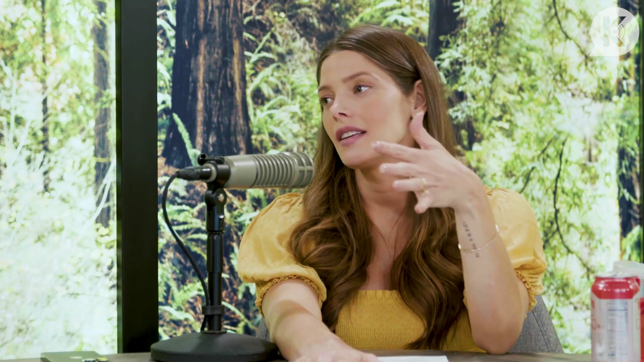 Ashley-Greene-dot-nl_TheTwilightEffect-BreakingDawnPart2-RewatchPart1of3-2837.jpg