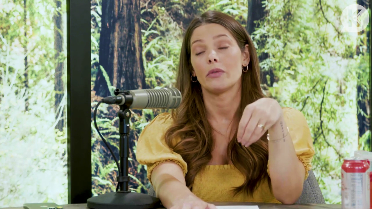 Ashley-Greene-dot-nl_TheTwilightEffect-BreakingDawnPart2-RewatchPart1of3-2852.jpg
