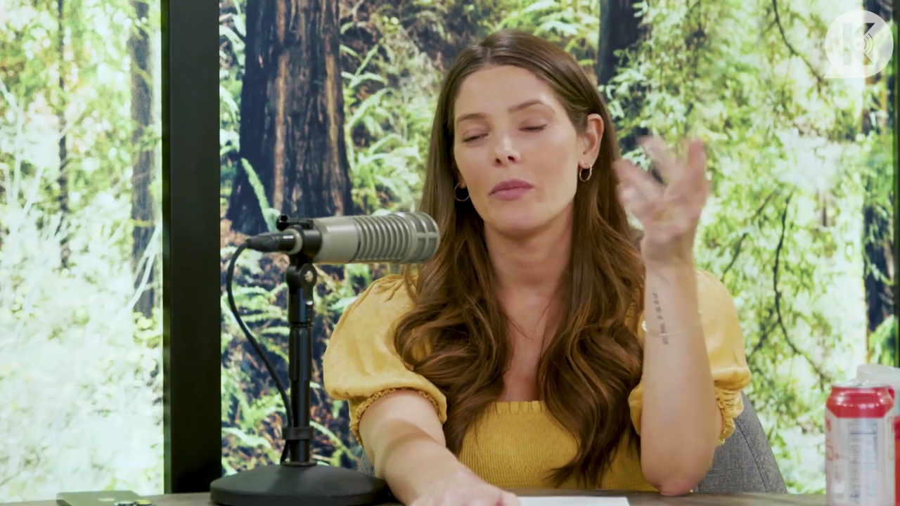 Ashley-Greene-dot-nl_TheTwilightEffect-BreakingDawnPart2-RewatchPart1of3-2868.jpg