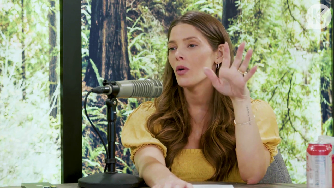 Ashley-Greene-dot-nl_TheTwilightEffect-BreakingDawnPart2-RewatchPart1of3-2873.jpg
